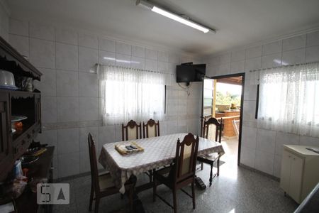 Casa à venda com 435m², 4 quartos e 8 vagasCozinha