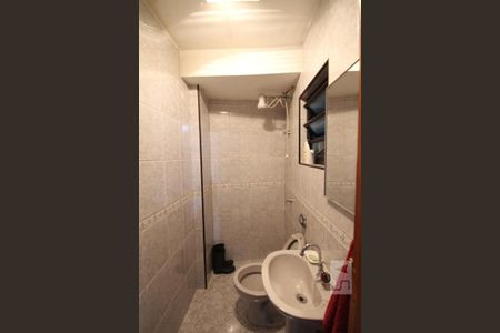 Casa à venda com 435m², 4 quartos e 8 vagasBanheiro da garagem