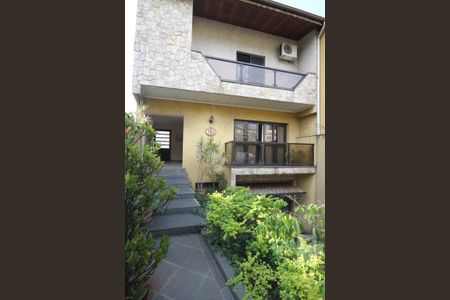 Casa à venda com 435m², 4 quartos e 8 vagasFachada