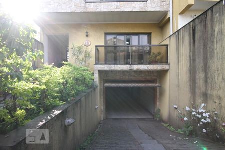 Casa à venda com 435m², 4 quartos e 8 vagasFachada