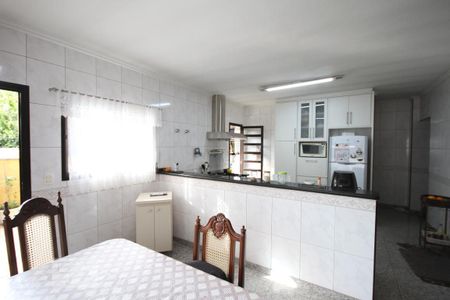 Casa à venda com 435m², 4 quartos e 8 vagasCozinha