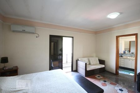 Casa à venda com 435m², 4 quartos e 8 vagasSuíte 1