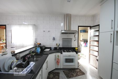 Casa à venda com 435m², 4 quartos e 8 vagasCozinha