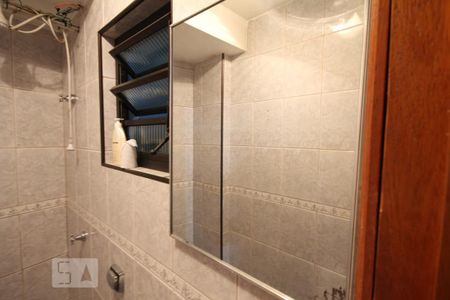 Casa à venda com 435m², 4 quartos e 8 vagasBanheiro da garagem