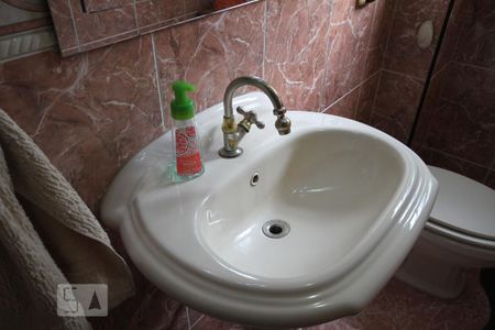 Casa à venda com 435m², 4 quartos e 8 vagasLavabo