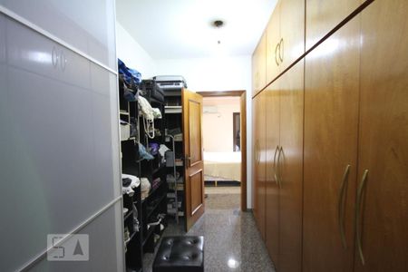 Casa à venda com 435m², 4 quartos e 8 vagasSuíte 1