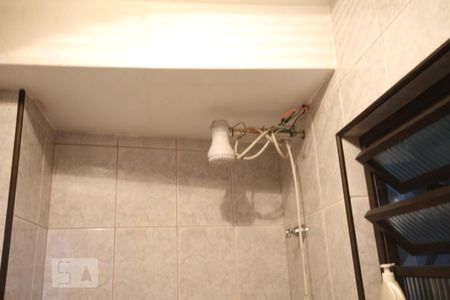 Casa à venda com 435m², 4 quartos e 8 vagasBanheiro da garagem