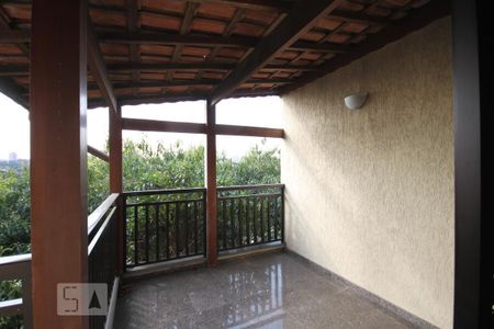 Casa à venda com 435m², 4 quartos e 8 vagasVaranda das suítes 2 e 3