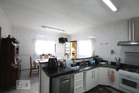 Casa à venda com 435m², 4 quartos e 8 vagasCozinha