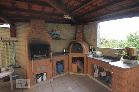 Casa à venda com 435m², 4 quartos e 8 vagasChurrasqueira