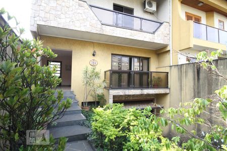 Casa à venda com 435m², 4 quartos e 8 vagasFachada