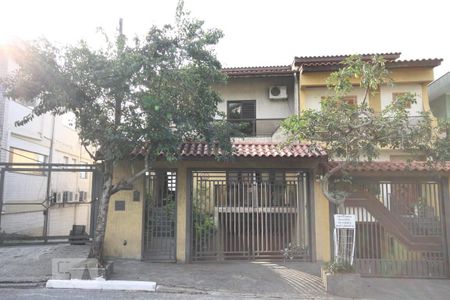 Casa à venda com 435m², 4 quartos e 8 vagasFachada