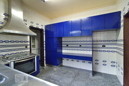 Casa à venda com 900m², 4 quartos e 6 vagas Casa à venda com 900m², 4 quartos e 6 vagasCozinha