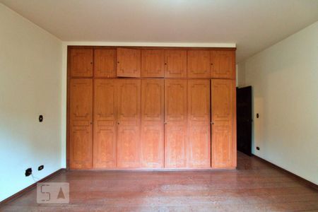 Casa à venda com 900m², 4 quartos e 6 vagas Casa à venda com 900m², 4 quartos e 6 vagasSuíte 3