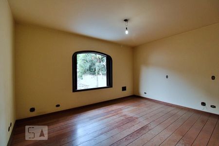 Casa à venda com 900m², 4 quartos e 6 vagas Casa à venda com 900m², 4 quartos e 6 vagasSuíte 3