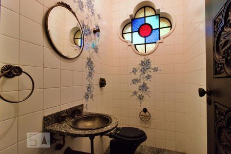 Casa à venda com 900m², 4 quartos e 6 vagas Casa à venda com 900m², 4 quartos e 6 vagasLavabo