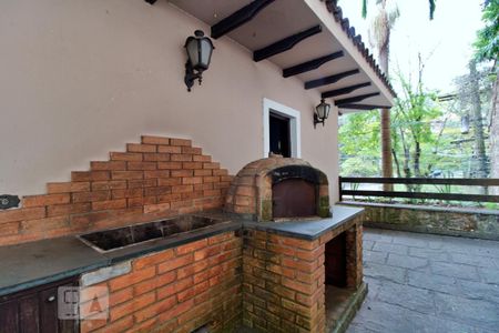 Casa à venda com 900m², 4 quartos e 6 vagas Casa à venda com 900m², 4 quartos e 6 vagasChurrasqueira