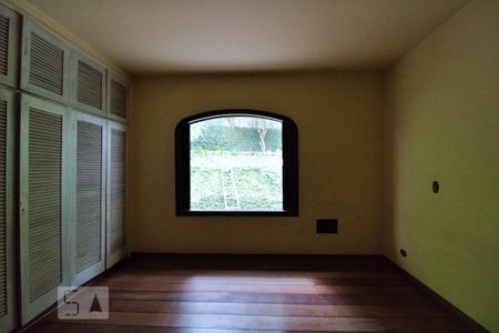 Casa à venda com 900m², 4 quartos e 6 vagas Casa à venda com 900m², 4 quartos e 6 vagasSuíte 2