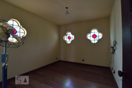 Casa à venda com 900m², 4 quartos e 6 vagas Casa à venda com 900m², 4 quartos e 6 vagasSala Externa