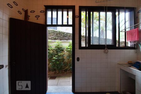 Casa à venda com 900m², 4 quartos e 6 vagas Casa à venda com 900m², 4 quartos e 6 vagasÁrea de Serviço