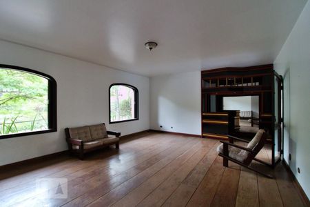 Casa à venda com 900m², 4 quartos e 6 vagas Casa à venda com 900m², 4 quartos e 6 vagasSalão de Festas