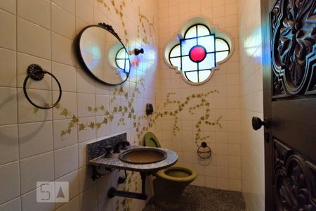 Casa à venda com 900m², 4 quartos e 6 vagas Casa à venda com 900m², 4 quartos e 6 vagasLavabo Externo