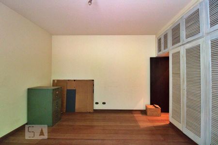 Casa à venda com 900m², 4 quartos e 6 vagas Casa à venda com 900m², 4 quartos e 6 vagasSuíte 2