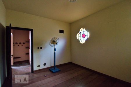 Casa à venda com 900m², 4 quartos e 6 vagas Casa à venda com 900m², 4 quartos e 6 vagasSala Externa