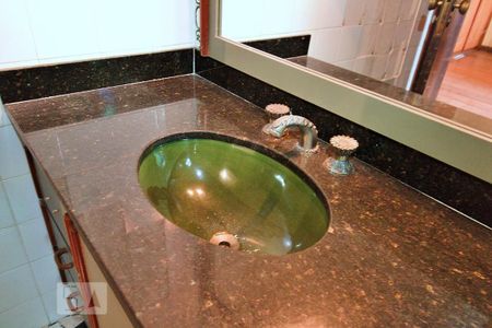 Casa à venda com 900m², 4 quartos e 6 vagas Casa à venda com 900m², 4 quartos e 6 vagasBanheiro da Suíte 4