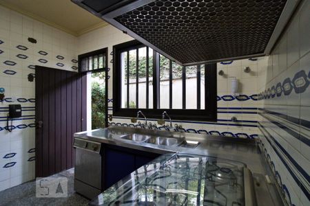 Casa à venda com 900m², 4 quartos e 6 vagas Casa à venda com 900m², 4 quartos e 6 vagasCozinha