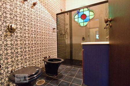 Casa à venda com 900m², 4 quartos e 6 vagas Casa à venda com 900m², 4 quartos e 6 vagasBanheiro da Suíte 2