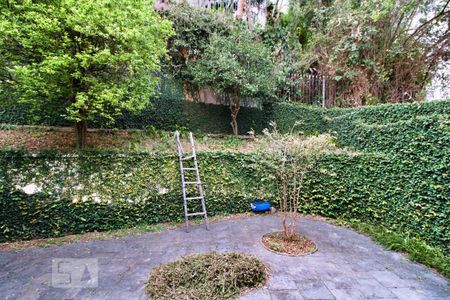 Casa à venda com 900m², 4 quartos e 6 vagas Casa à venda com 900m², 4 quartos e 6 vagasVista da Suíte 2