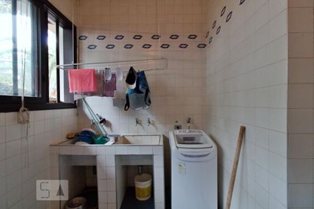 Casa à venda com 900m², 4 quartos e 6 vagas Casa à venda com 900m², 4 quartos e 6 vagasÁrea de Serviço