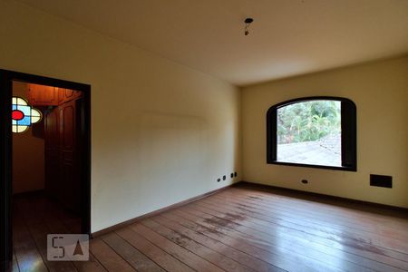 Casa à venda com 900m², 4 quartos e 6 vagas Casa à venda com 900m², 4 quartos e 6 vagasSuíte 1