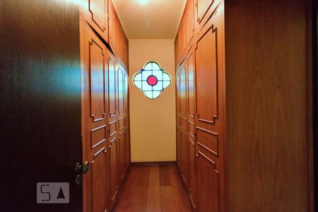 Casa à venda com 900m², 4 quartos e 6 vagas Casa à venda com 900m², 4 quartos e 6 vagasCloset da Suíte 1