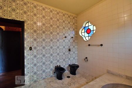 Casa à venda com 900m², 4 quartos e 6 vagas Casa à venda com 900m², 4 quartos e 6 vagasBanheiro da Suíte 1