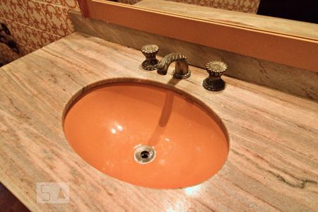 Casa à venda com 900m², 4 quartos e 6 vagas Casa à venda com 900m², 4 quartos e 6 vagasBanheiro da Suíte 3