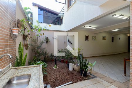 Casa à venda com 200m², 4 quartos e 4 vagasChurrasqueira