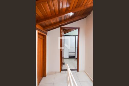 Casa à venda com 200m², 4 quartos e 4 vagasEscada Quartos