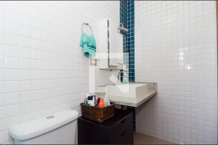 Casa à venda com 200m², 4 quartos e 4 vagasBanheiro da Suíte