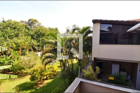 Casa à venda com 200m², 4 quartos e 4 vagasVista da Área de Serviço