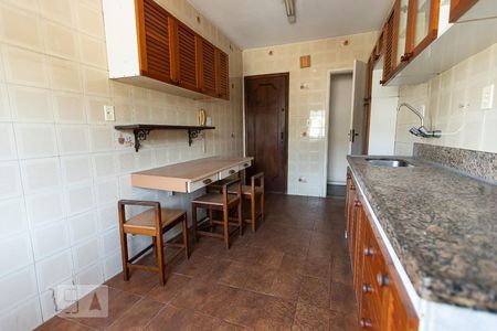 Apartamento para alugar com 245m², 3 quartos e 2 vagas Apartamento para alugar com 245m², 3 quartos e 2 vagasCozinha