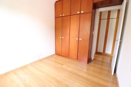 Quarto 1 de apartamento para alugar com 2 quartos, 60m² em Vila Firmiano Pinto, São Paulo