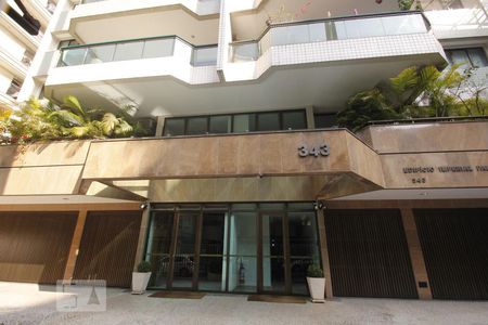 Apartamento à venda com 212m², 4 quartos e 3 vagasEntrada