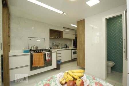 Apartamento à venda com 212m², 4 quartos e 3 vagasCozinha