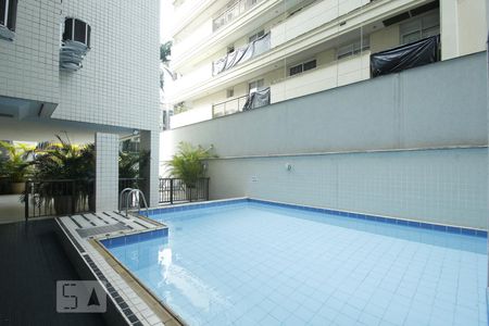 Apartamento à venda com 212m², 4 quartos e 3 vagasÁrea comum - Piscina