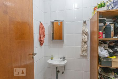 Casa à venda com 235m², 3 quartos e 5 vagasBanheiro area churrasqueira 