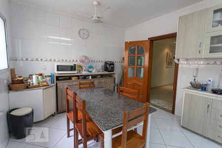 Casa à venda com 235m², 3 quartos e 5 vagasCozinha 
