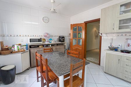 Casa à venda com 235m², 3 quartos e 5 vagasCozinha 