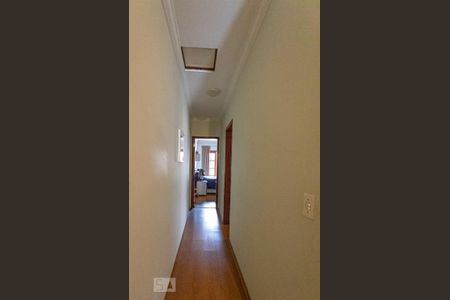 Casa à venda com 235m², 3 quartos e 5 vagasCorredor 